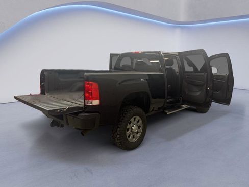Used 2014 GMC Sierra 2500 Denali w/ Suspension Package, Off-Road image 12