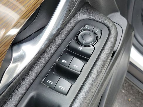 Used 2020 GMC Terrain SLE FWD image 21