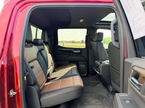 Used 2024 Chevrolet Silverado 1500 High Country w/ High Country Premium Package AWD/4WD image 9