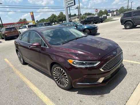 Used 2018 Ford Fusion SE w/ Fusion SE Technology Package FWD image 3