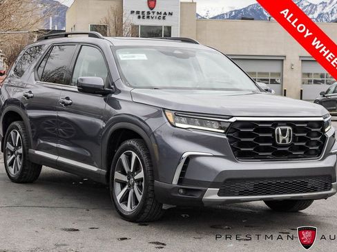 Used 2024 Honda Pilot Touring image 13