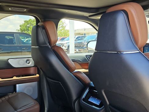 Used 2024 Lincoln Navigator L Reserve AWD/4WD image 17