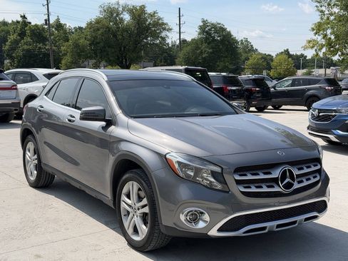Used 2018 Mercedes-Benz GLA 250 4MATIC w/ Premium Package image 2