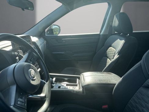 Used 2023 Nissan Pathfinder S FWD image 3