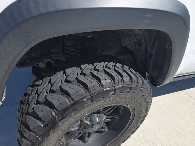 Used 2018 Toyota Tacoma TRD Off-Road w/ TRD Premium Off Road Package AWD/4WD image 3