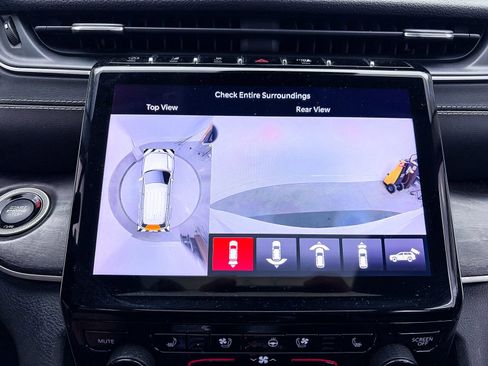 Used 2021 Jeep Grand Cherokee L Limited w/ Luxury Tech Group II image 6