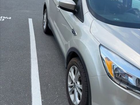 Used 2017 Ford Escape SE FWD image 5