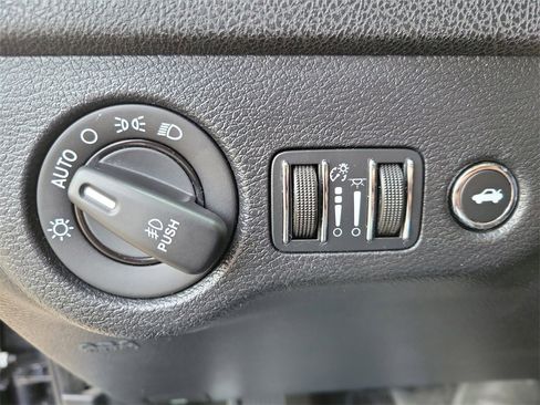 Used 2016 Dodge Charger SXT image 19