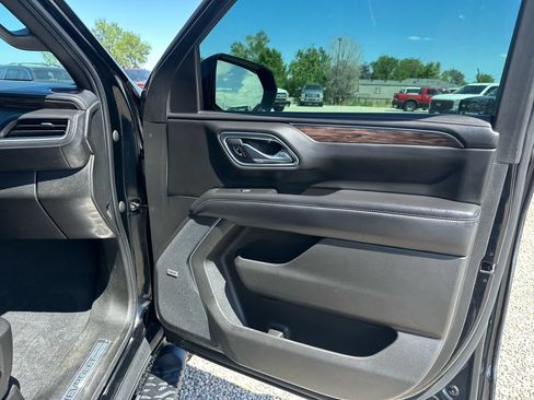 Used 2021 Chevrolet Tahoe Z71 w/ Z71 Signature Package AWD/4WD image 13
