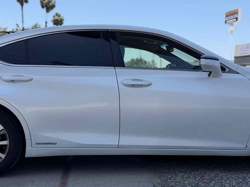Used 2019 Lexus ES 300h w/ Accessory Package 2 FWD image 37