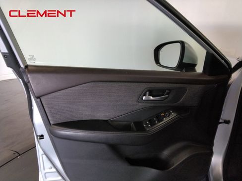 Used 2021 Nissan Rogue SV image 26