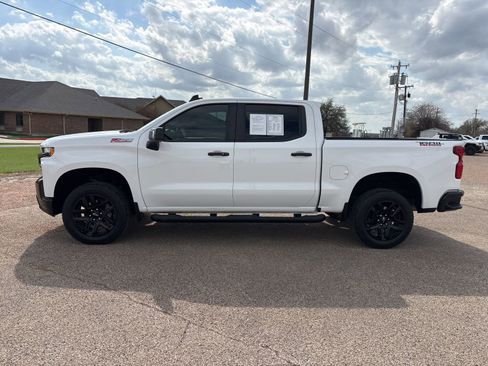 Used 2021 Chevrolet Silverado 1500 LT Trail Boss w/ Convenience Package II AWD/4WD image 2