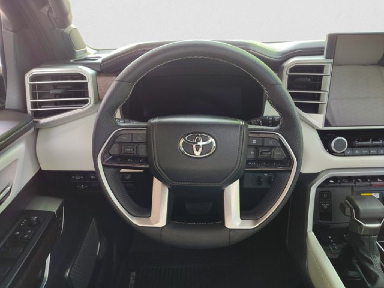 Used 2024 Toyota Sequoia Capstone AWD/4WD image 15