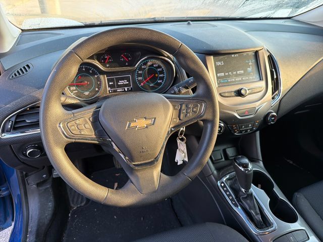 Used 2017 Chevrolet Cruze LT FWD image 10