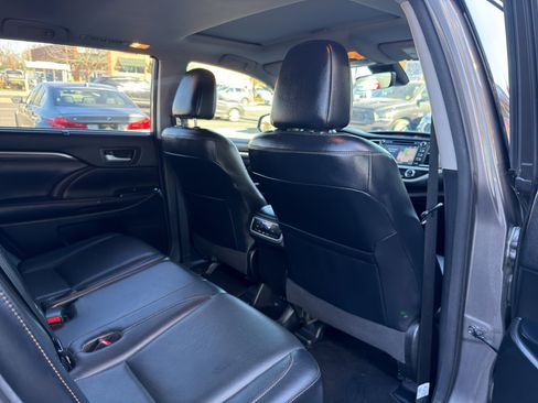 Used 2018 Toyota Highlander Limited image 21