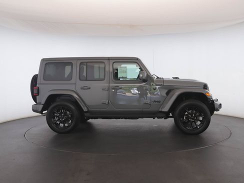 Used 2023 Jeep Wrangler Unlimited Sahara AWD/4WD image 21