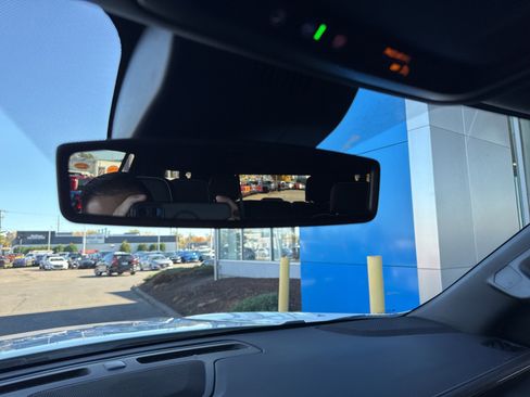 Used 2023 Chevrolet Suburban Premier image 33