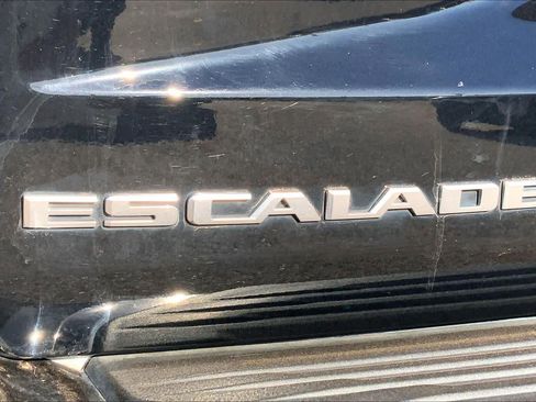 Used 2024 Cadillac Escalade Premium Luxury image 33