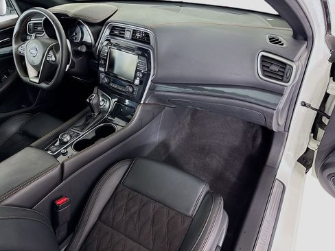 Used 2022 Nissan Maxima SR w/ Sport Mat Group FWD image 17