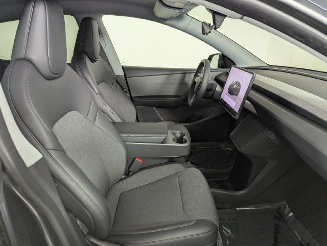 Used 2026 Tesla Model Y 2WD image 27