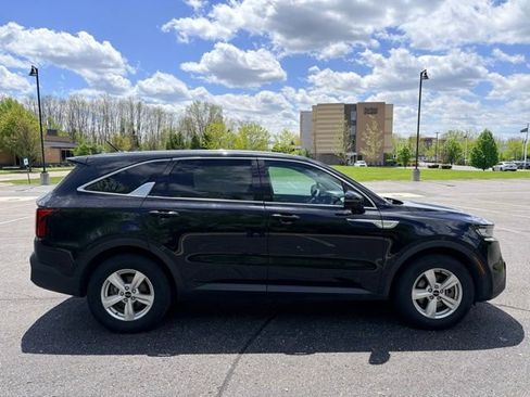 Used 2023 Kia Sorento LX FWD image 6