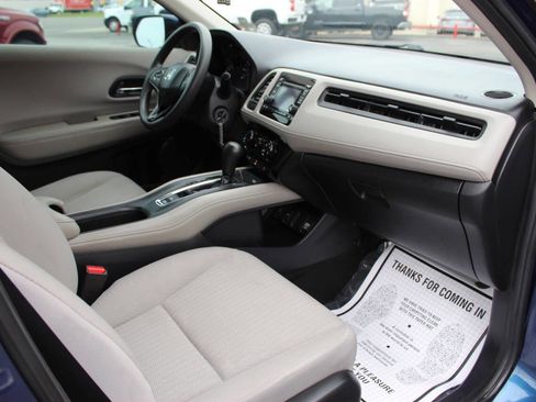 Used 2017 Honda HR-V LX image 9