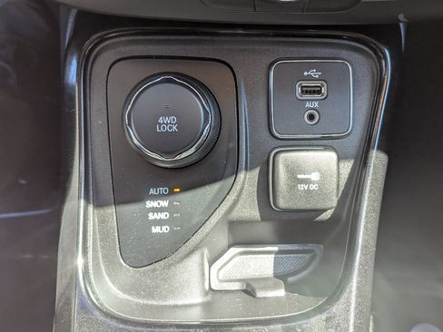 Used 2017 Jeep Compass Limited image 25