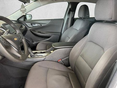 Used 2017 Chevrolet Malibu LT FWD image 9