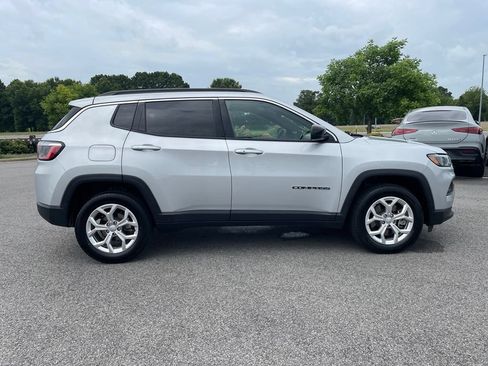 Used 2024 Jeep Compass Latitude AWD/4WD image 9