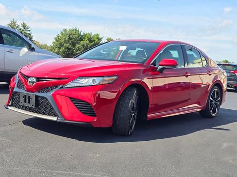 Used 2019 Toyota Camry XSE FWD image 4