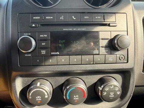 Used 2015 Jeep Patriot High Altitude AWD/4WD image 36