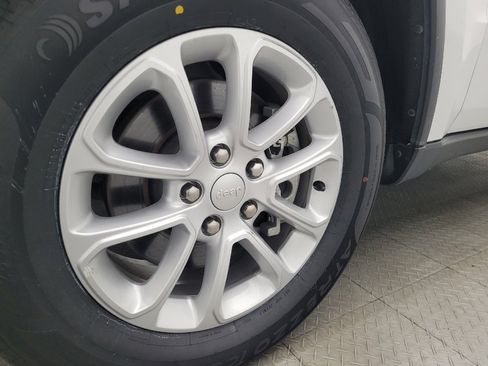 Used 2022 Jeep Grand Cherokee Laredo E w/ Security & Convenience Group image 31