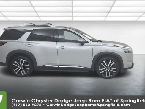 Used 2023 Nissan Pathfinder Platinum w/ Cargo Package image 17