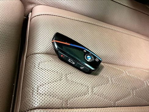 Used 2025 BMW X6 M60i w/ Climate Comfort Package image 10