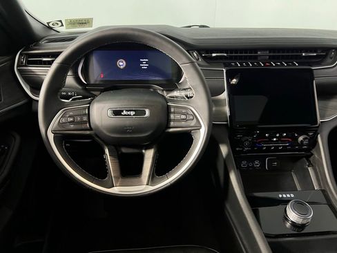 Used 2024 Jeep Grand Cherokee Limited w/ Luxury Tech Group II image 14