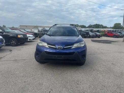 Used 2014 Toyota RAV4 LE AWD/4WD image 2