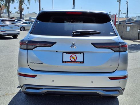 Used 2025 Mitsubishi Outlander AWD image 5