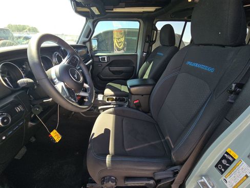 Used 2023 Jeep Wrangler Unlimited Rubicon 4xe image 8