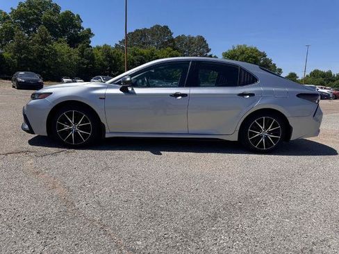 Used 2024 Toyota Camry SE FWD image 4