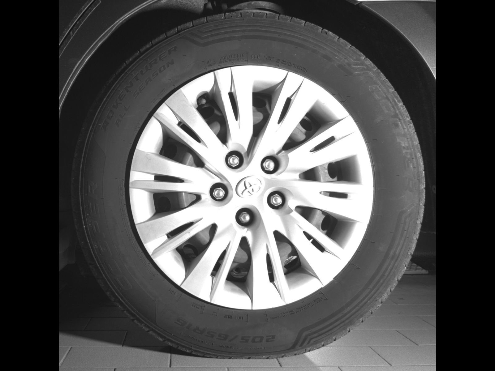 Used 2014 Toyota Camry LE FWD image 25