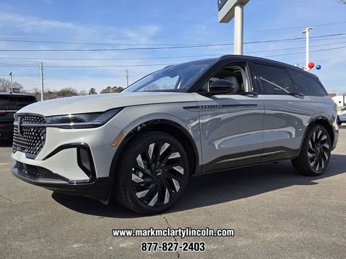 New 2026 Lincoln Nautilus Reserve w/ Jet Appearance Package image 5