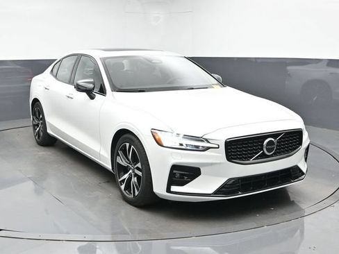 Used 2023 Volvo S60 B5 Core w/ Climate Package AWD/4WD image 2