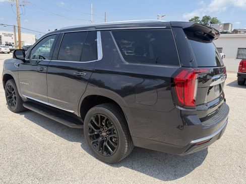 Used 2024 GMC Yukon SLT w/ SLT Premium Package AWD/4WD image 5