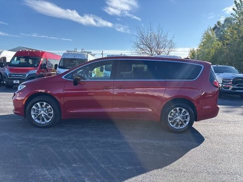 New 2026 Chrysler Pacifica Select image 2
