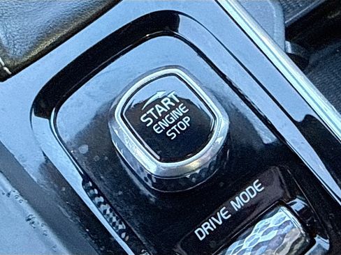 Used 2018 Volvo XC60 T6 R-Design w/ Convenience Package image 35