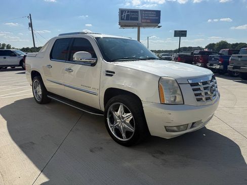 Used 2007 Cadillac Escalade EXT w/ Information Package AWD/4WD image 8