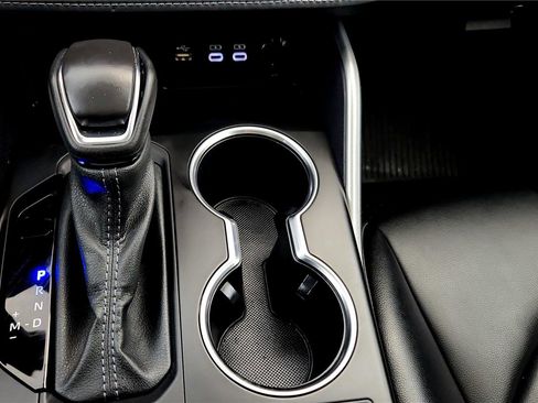 Used 2024 Toyota Highlander XLE AWD/4WD image 30