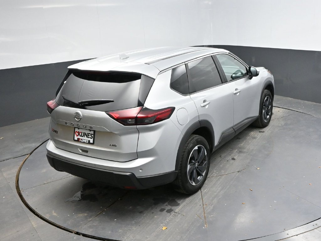 Used 2025 Nissan Rogue SV AWD/4WD image 27