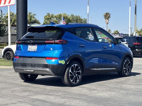 Used 2023 Chevrolet Bolt EUV Premier w/ Sun & Sound Package FWD image 5