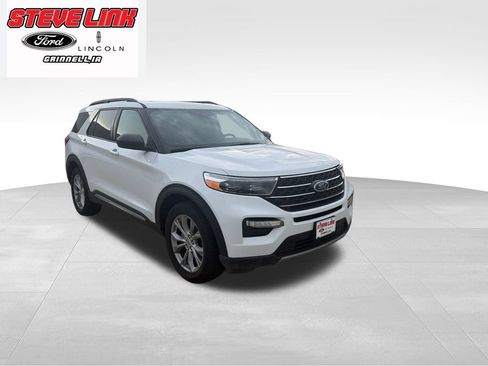 Used 2021 Ford Explorer XLT w/ Equipment Group 202A AWD/4WD image 3